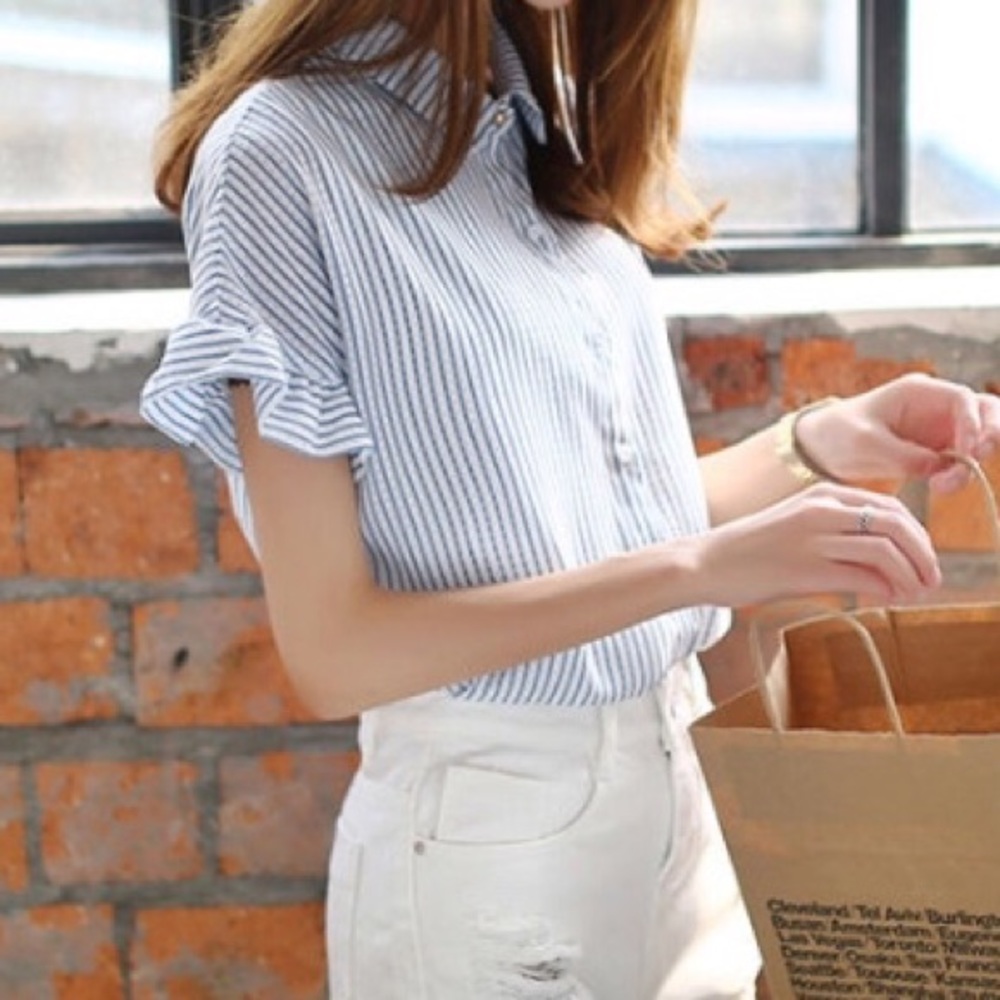 Ruffle Sleeve Seersucker Button Down